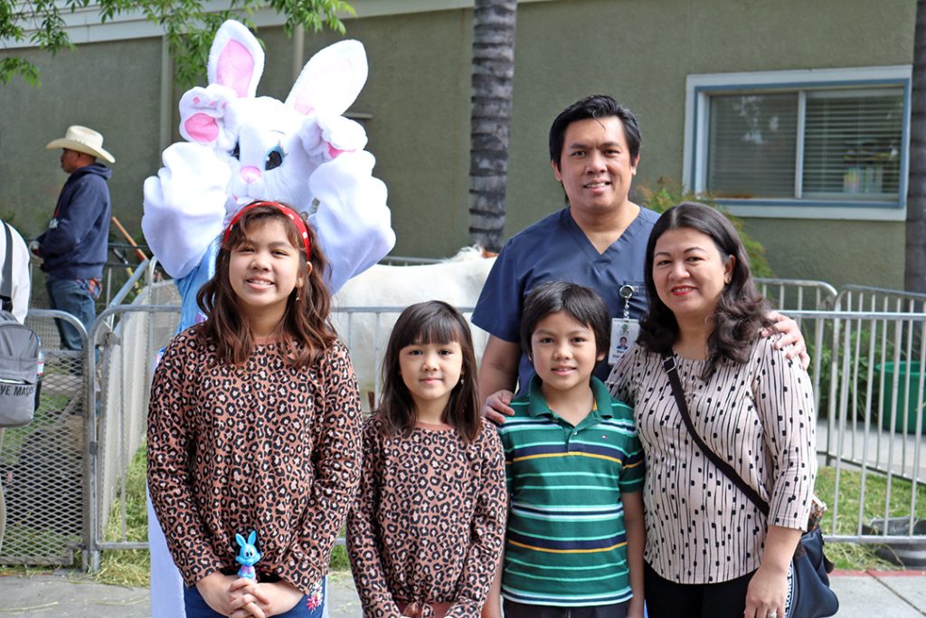 easter-bunny-photobomb